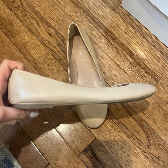 BCBG Nude Flats - size 8 - Picture 4 of 7